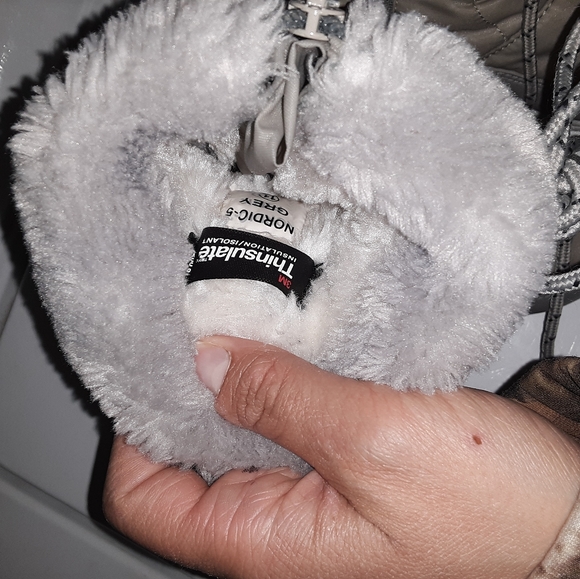 Size 11 kids snow boots - Picture 5 of 8